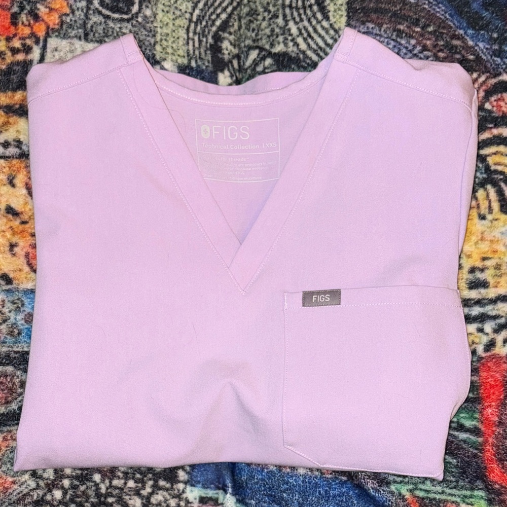 FIGS Women's Scrub Top and Jogger Set